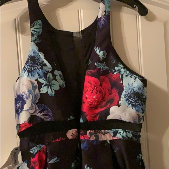 Floral homecoming/cocktail style dress - Picture 3 of 6